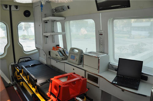 海南救护车内部